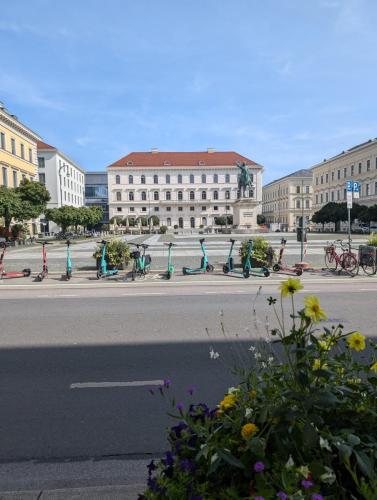 Wittelsbacherplatz, Plaza in Munich